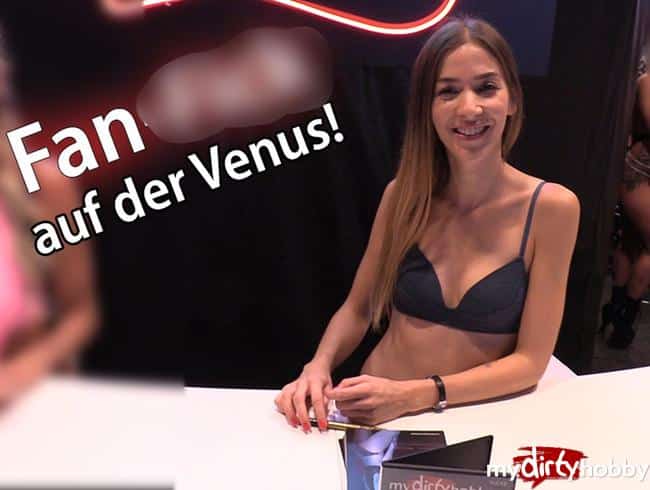 Fan-Fick auf dem Venus Klo!