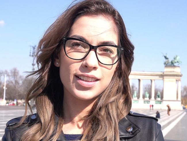 GERMAN SCOUT – Schlanke Studentin Frederica bei echten Straßen Casting blank gefickt
