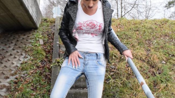 Jeans Piss mit Outdoor Squirt