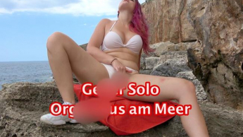 Perverse Meerjungfrau! Geiler Solo-Orgasmus auf dem Felsen!