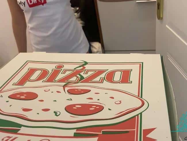 Leckere Pizza gegen geilen Sex?