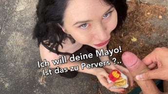 Ich will deine Mayo!!! Ist zu Pervers? Public Sperma essen