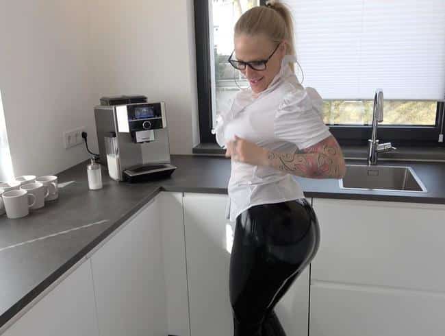 Spermageile LATEX BÜROSCHLAME | Doggy FICK mit XXL Facial