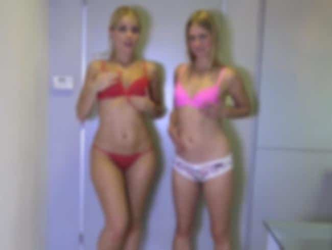Zwei perfekte blonde Teenys in der Küche zerfickt!!!