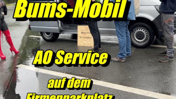 Bums-Mobil  AO Service auf dem Firmenparkplatz