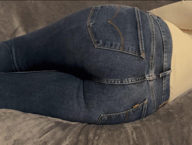 Couch Geflüster – Entspannt in die Jeans gepisst