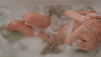 DIE ERSTE BADEZIMMER SESSION – Das erste Mal in der Badewanne