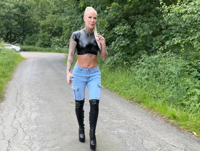 JEANS UND STIEFEL GIRL | Abgefickt und auf den Jeans Arsch gespritzt