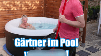 Blank mit dem Gärtner im Pool gefickt!