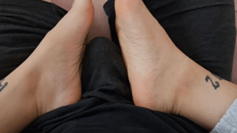 spontaner Feetjob & Handjob wegen Spermalust