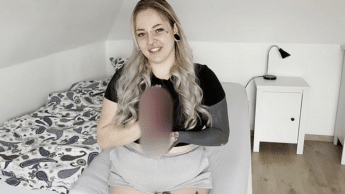 Erster Orgasmus mit Dildo