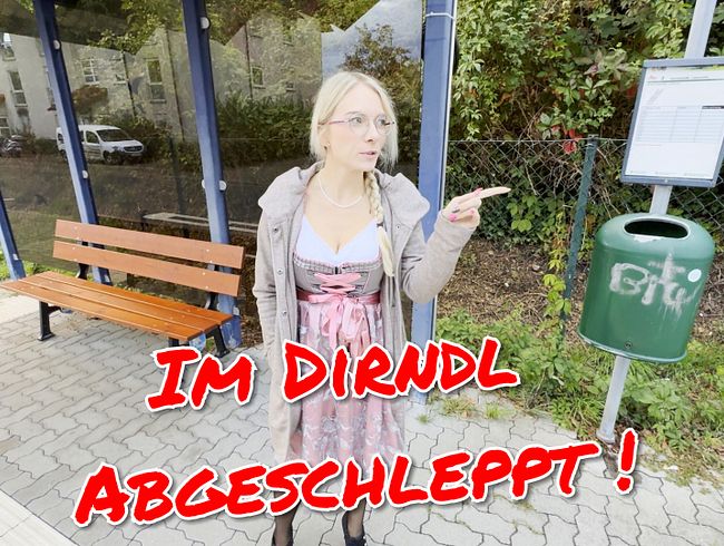 Im Dirndl abgeschleppt! Geht’s da zum Arschficken??